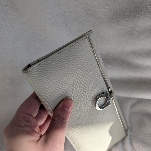 Authentic Salvatore Ferragamo White Leather Gancini Organizer - Picture 5 of 16